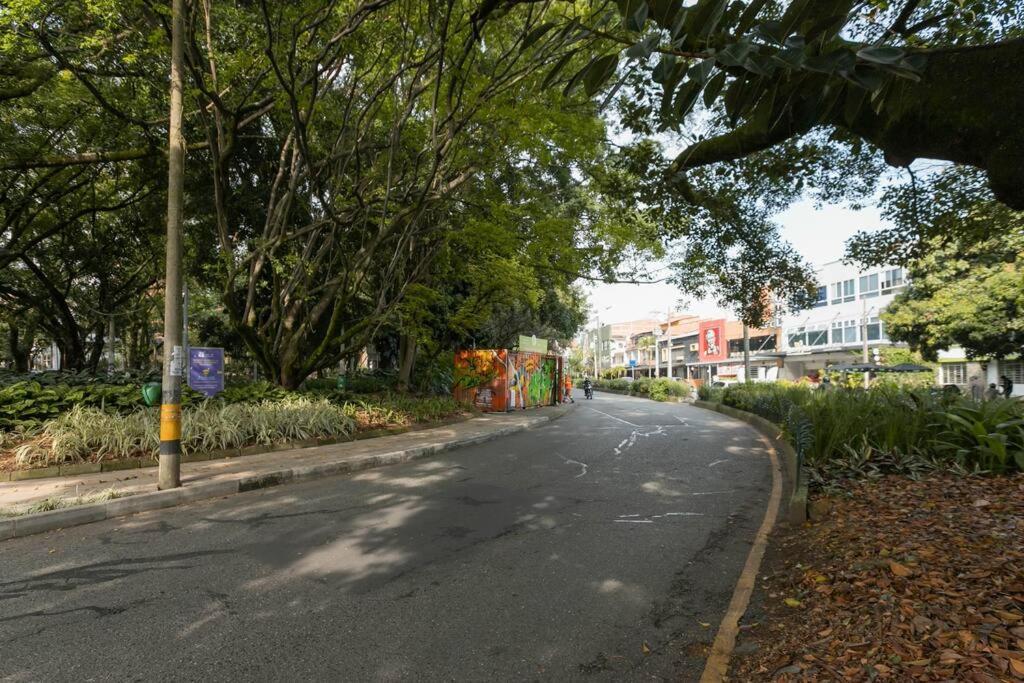 Prime Laureles Location With Air Conditioning Medellín Esterno foto