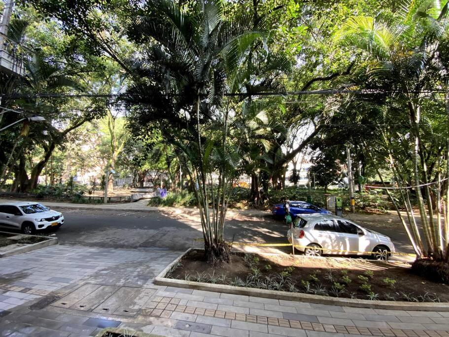 Prime Laureles Location With Air Conditioning Medellín Esterno foto