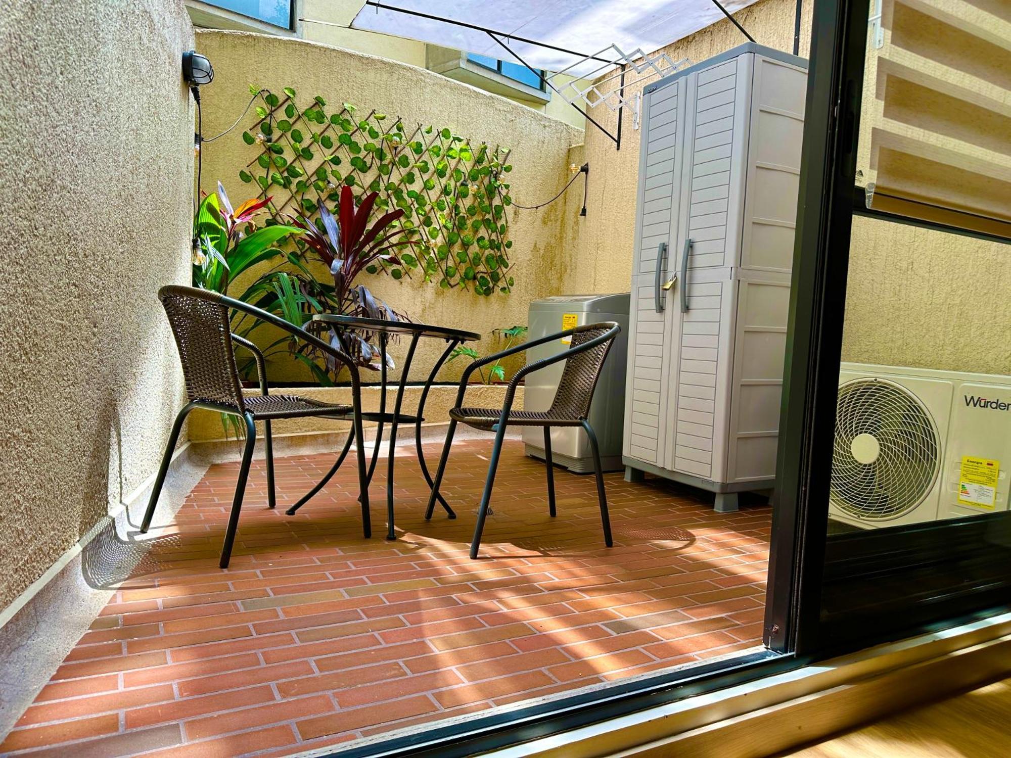 Prime Laureles Location With Air Conditioning Medellín Esterno foto