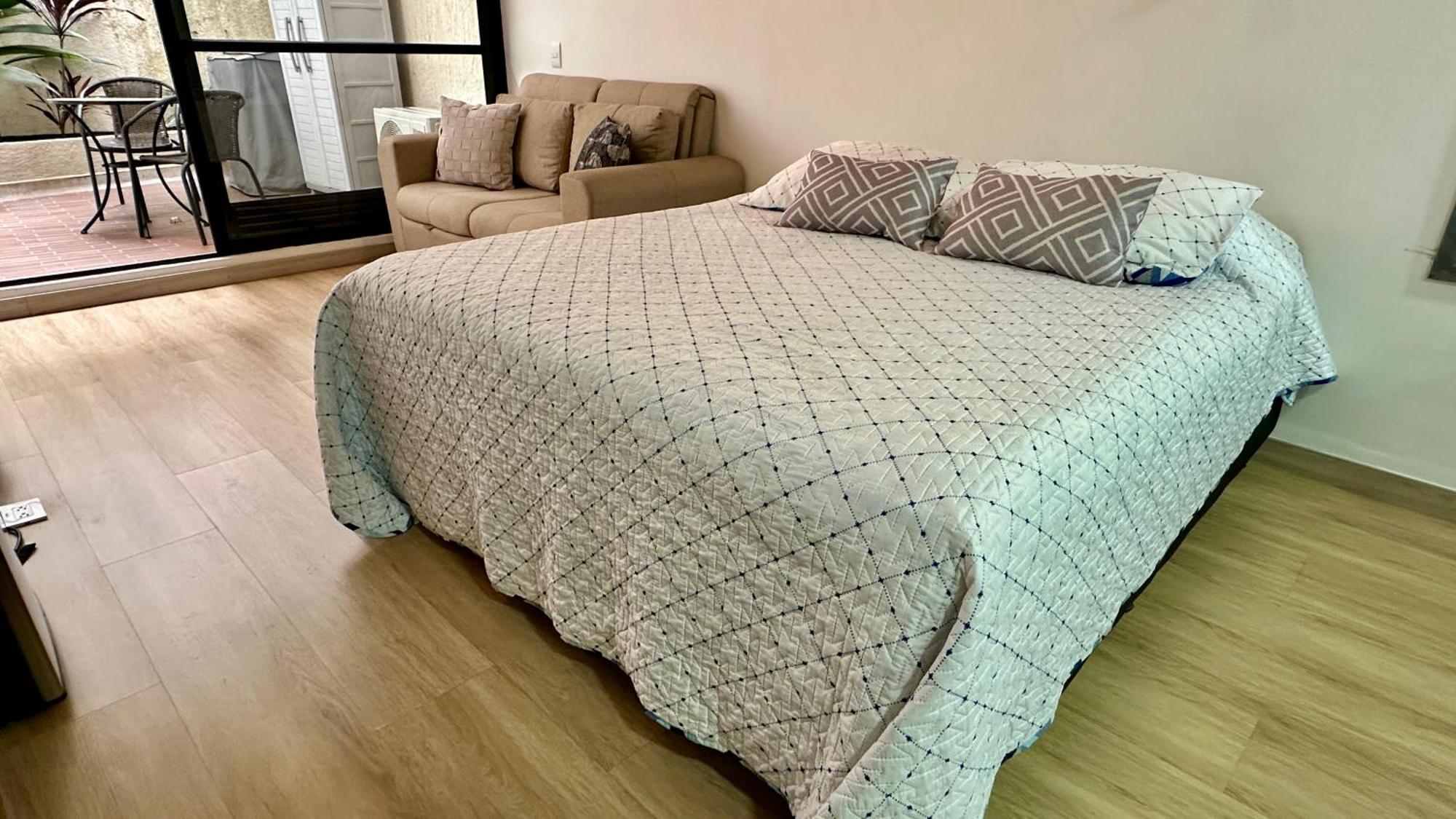Prime Laureles Location With Air Conditioning Medellín Esterno foto