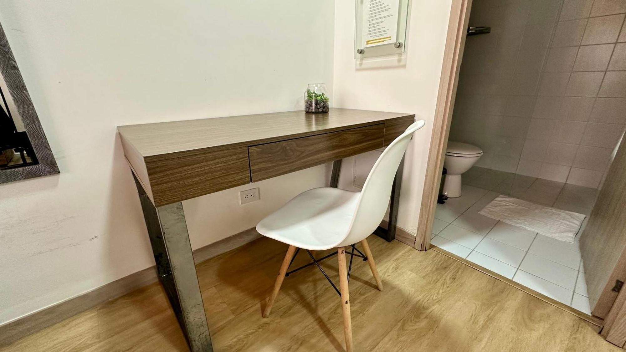 Prime Laureles Location With Air Conditioning Medellín Esterno foto