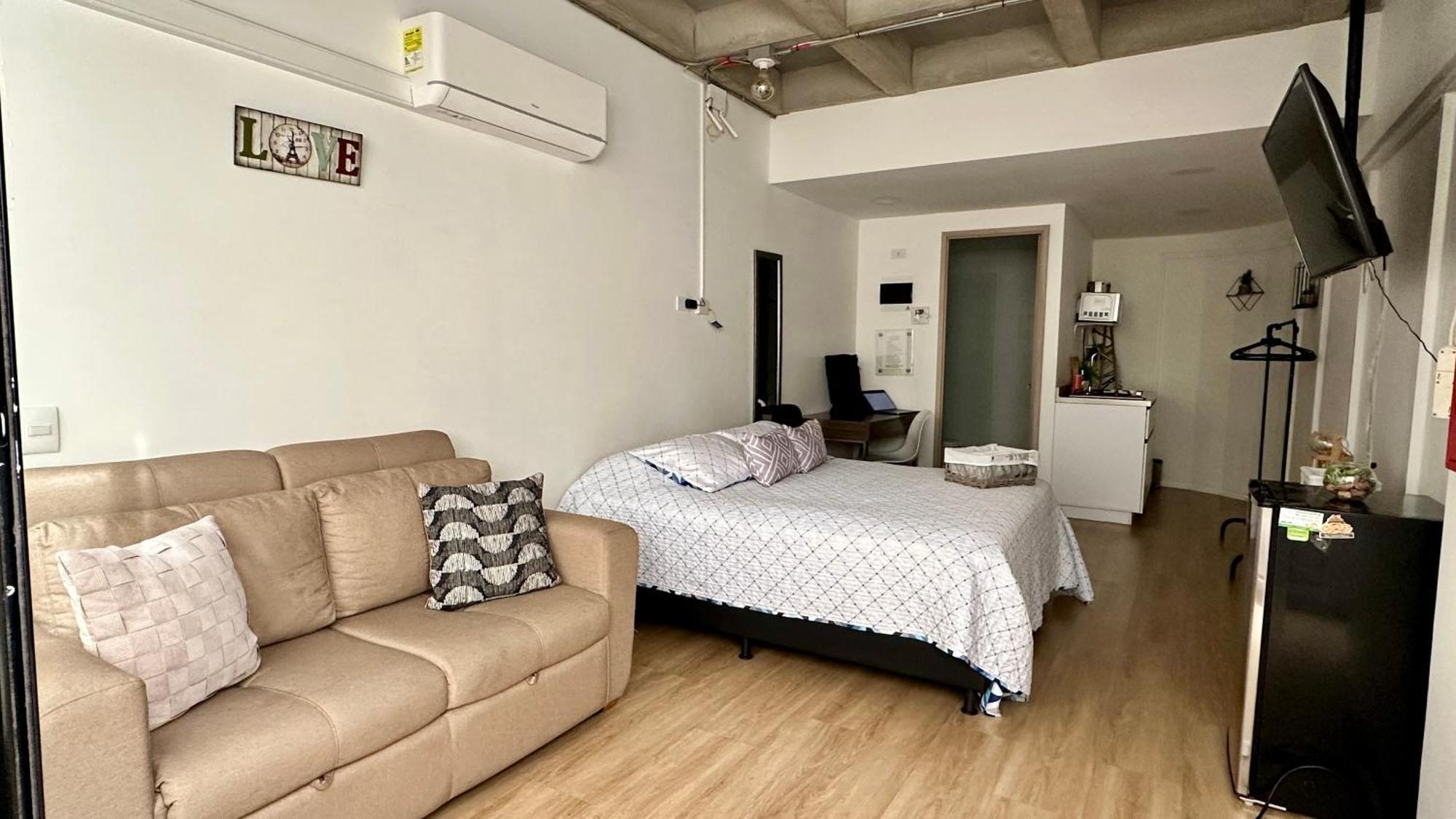 Prime Laureles Location With Air Conditioning Medellín Esterno foto